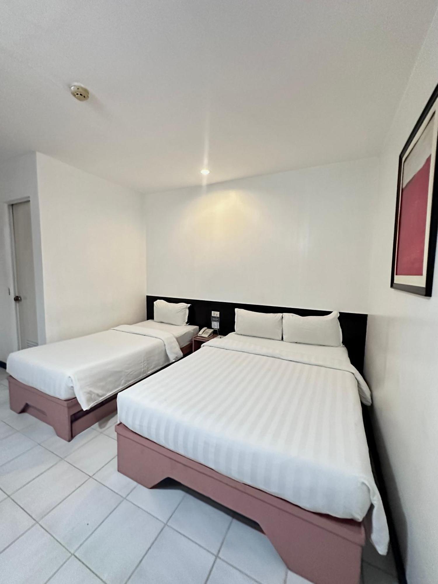 Hotel Pier Cuatro Cebu Екстериор снимка