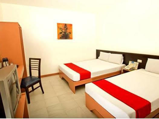Hotel Pier Cuatro Cebu Екстериор снимка